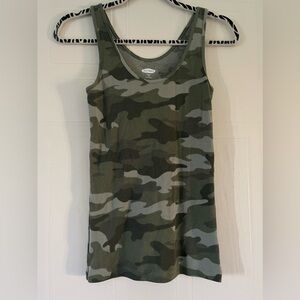 NWOT 3/10$ Old Navy Camo Tank Top size medium (“slim fit”)